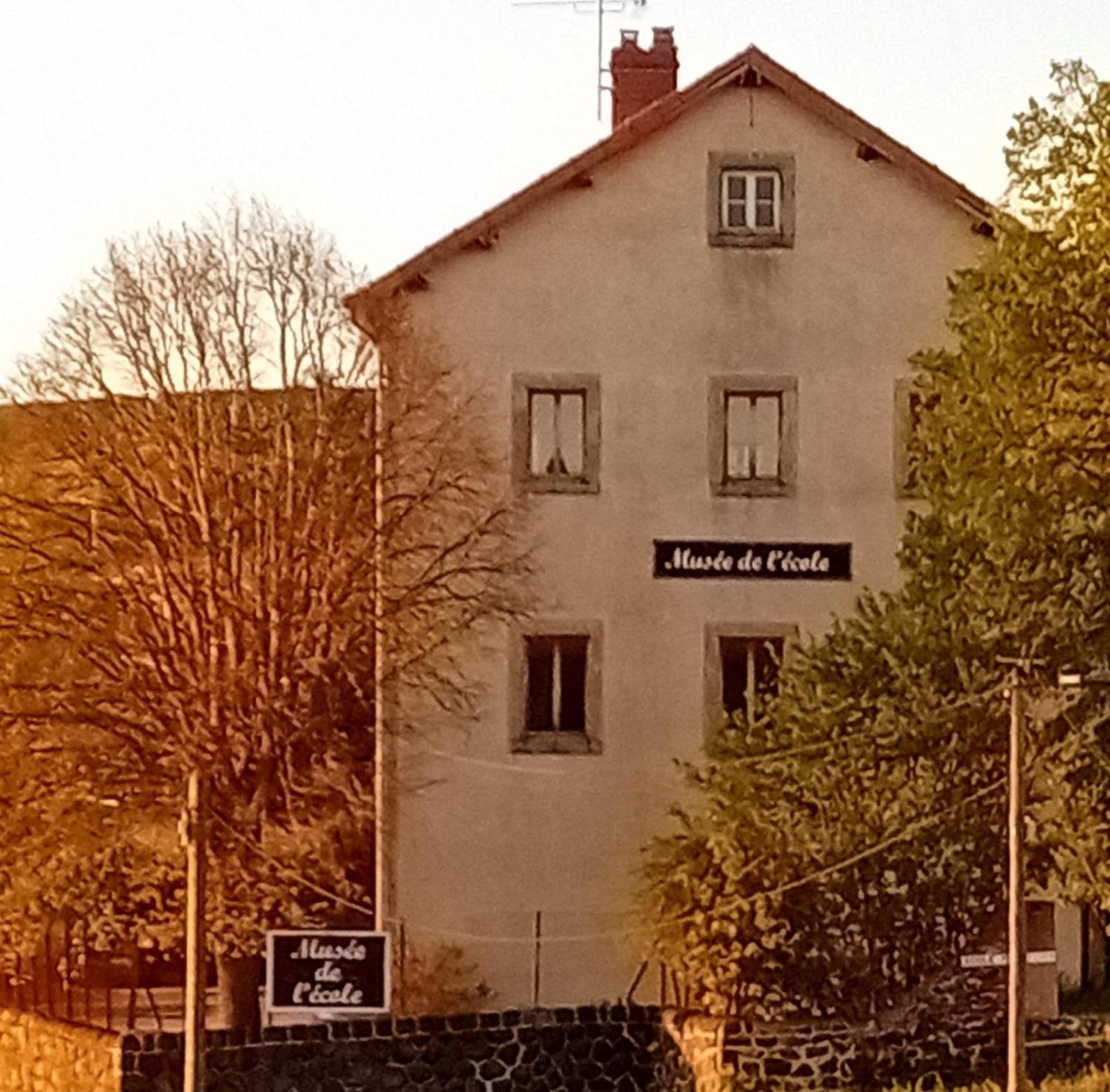 Gite Et Chambres D'Hotes Du Musee Ecole Le Monastier sur Gazeille Екстериор снимка